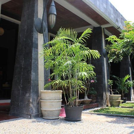 Puri Minggiran Guesthouse Yogya Yogyakarta Eksteriør billede
