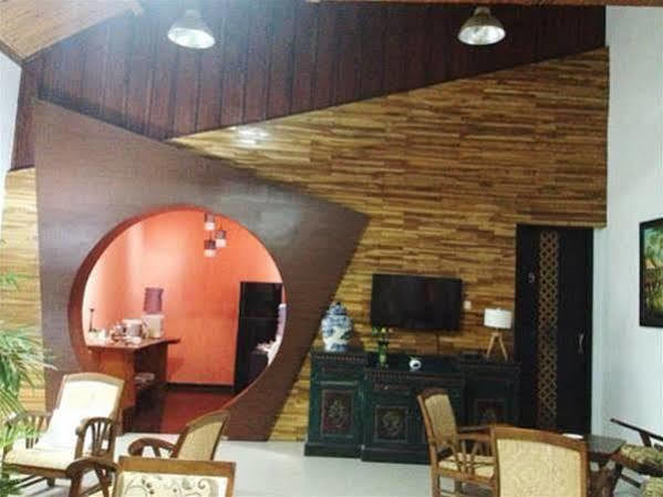 Puri Minggiran Guesthouse Yogya Yogyakarta Eksteriør billede